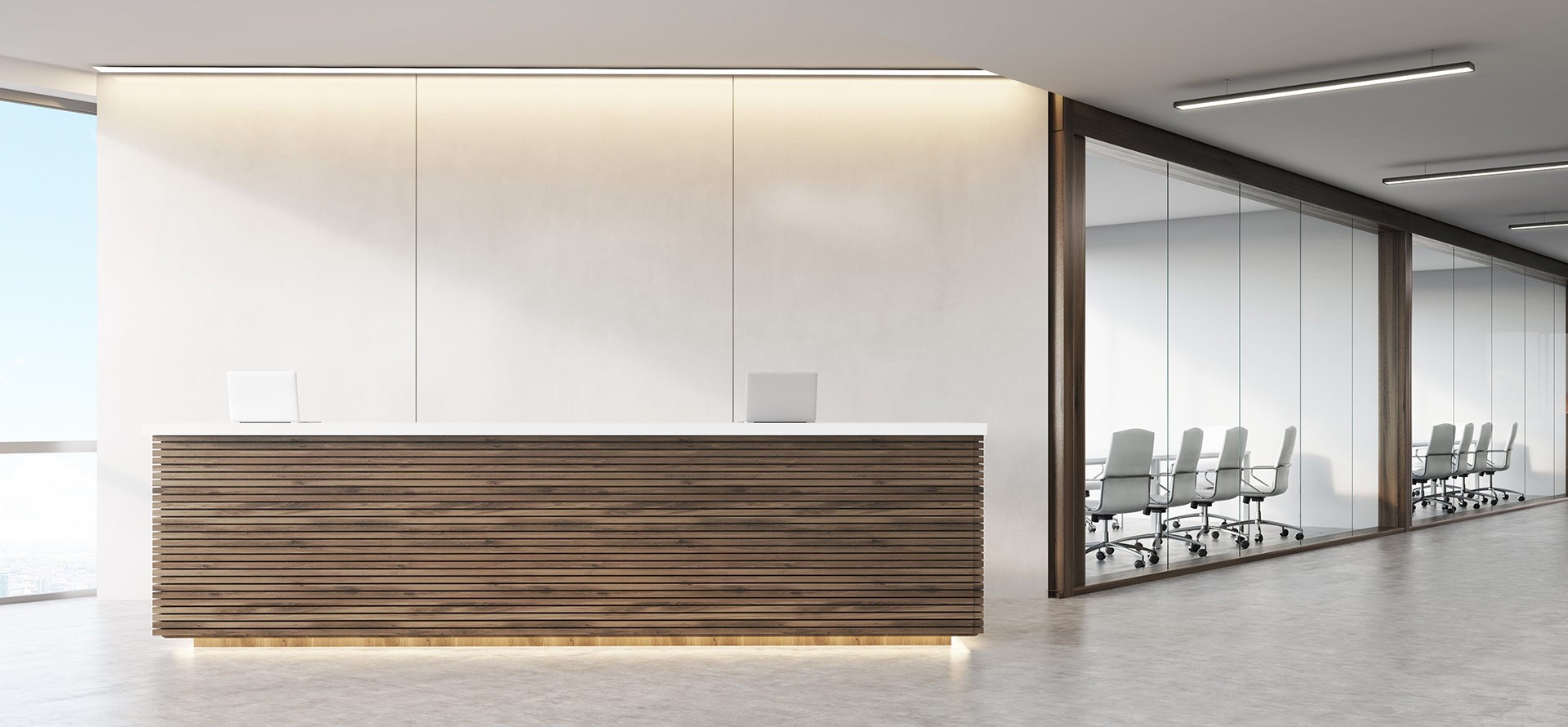 Büro mit Tresen aus Holz